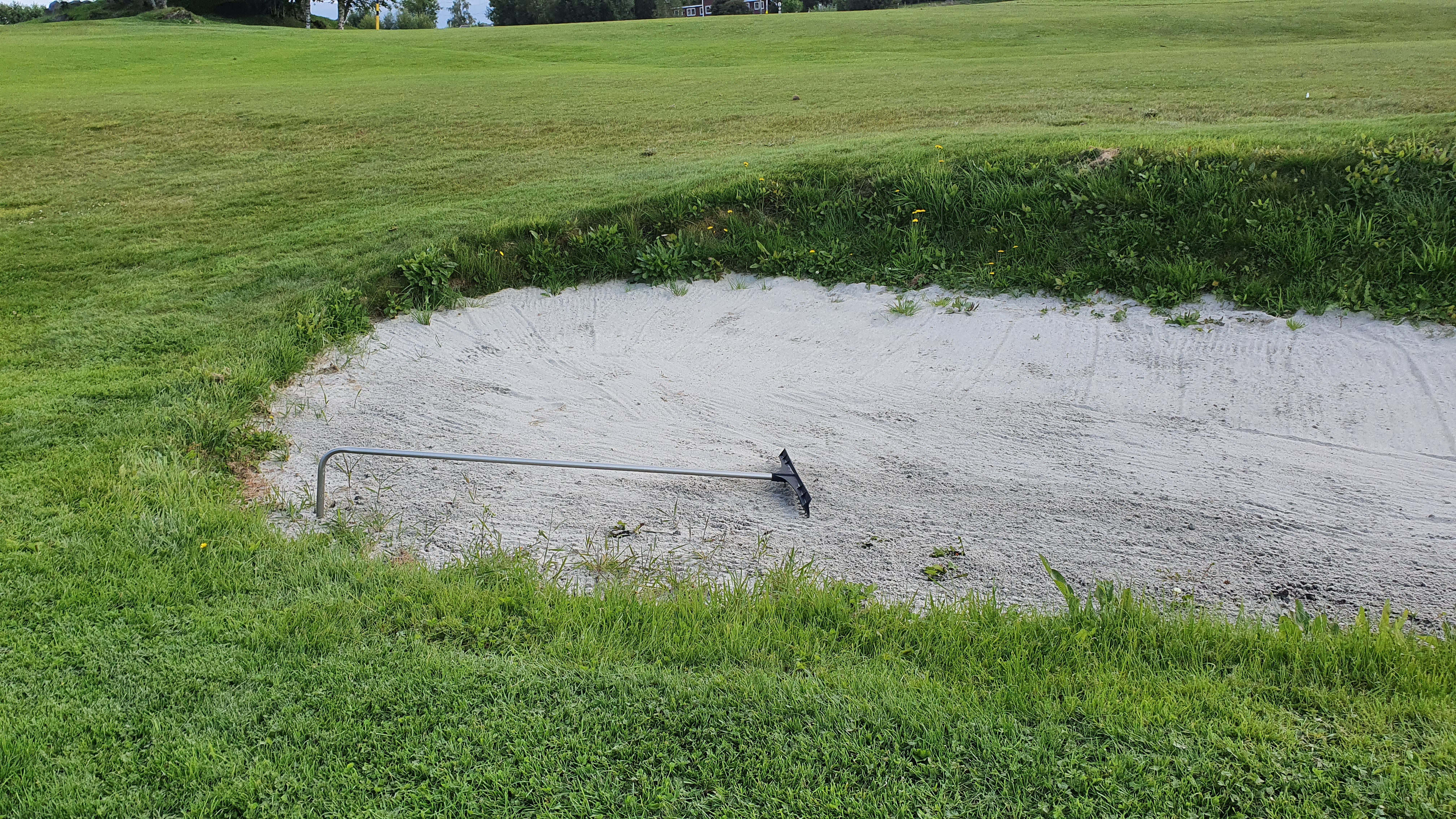 Legg rake tilbake i bunker etter bruk